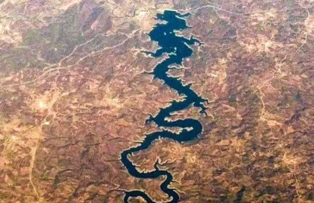 ¿Realmente existe el río del dragón azul en Portugal?... ¡Responde nuestro quiz de noticias!