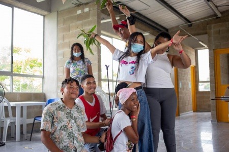 Los jóvenes de los colectivos de Barú y Ciudad del Bicentenario, en uno de los talleres de formación.