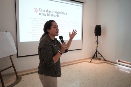 Dora Montero Carvajal durante el taller ‘Periodismo regional en contextos de cambio social’.